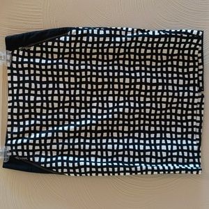 The Limited Lined Black & White Checkered  Pencil Skirt w/ Front Zipper Pockets